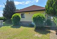 Zwei zusammengebaute Bungalows mit einem Preis