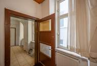 **Hannovermarkt** Renovation Opportunity: 3-Room Period Apartment with Approved Balcony and Airbnb Potentia