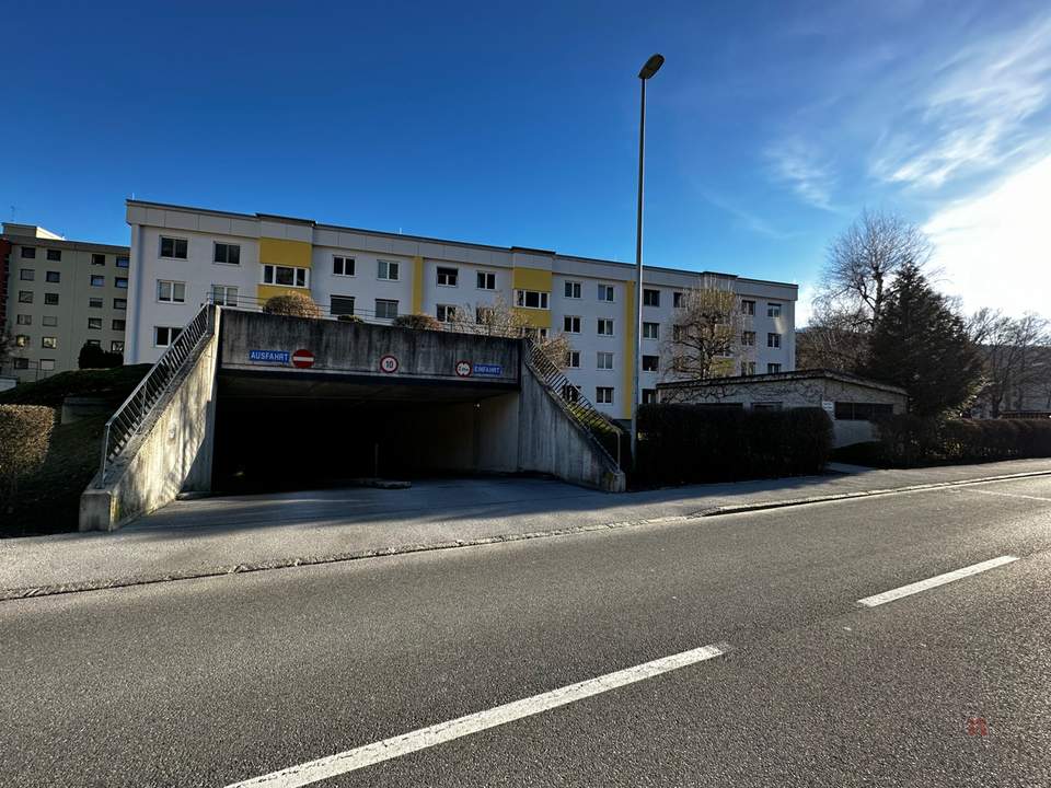 Tiefgaragenstellplatz in Völs zu vermieten
