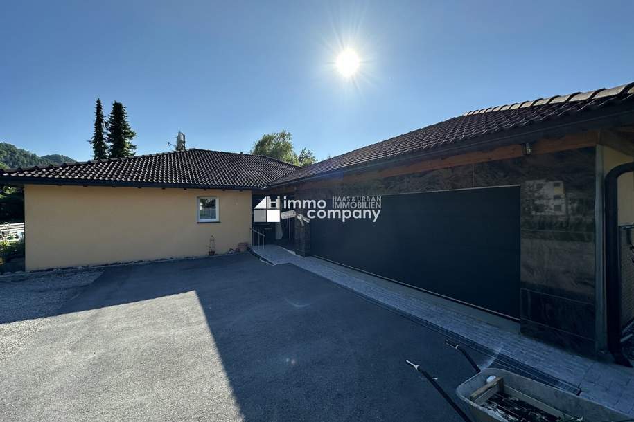 Luxuriöser Bungalow mit hochwertiger Ausstattung, Hohenems, zentrumsnah, sehr geräumige Dreier-Garage, viel Grundstücksfläche und Gartenanlage rund um das Haus, mit Terrasse, viele KFZ Außen-Stellplätze, Ruhelage / Sackgasse, Haus-kauf, 6845 Dornbirn