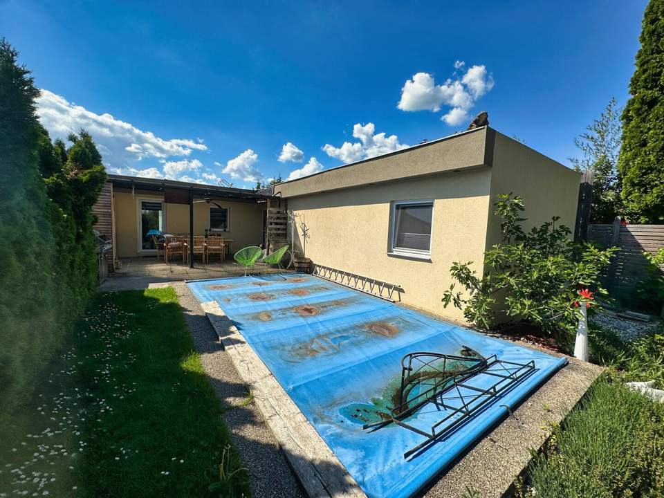 modernisiertes Ferienhaus mit Garage und Gartenhäuschen auf Pachtgrund in Neufeld am See zu verkaufen