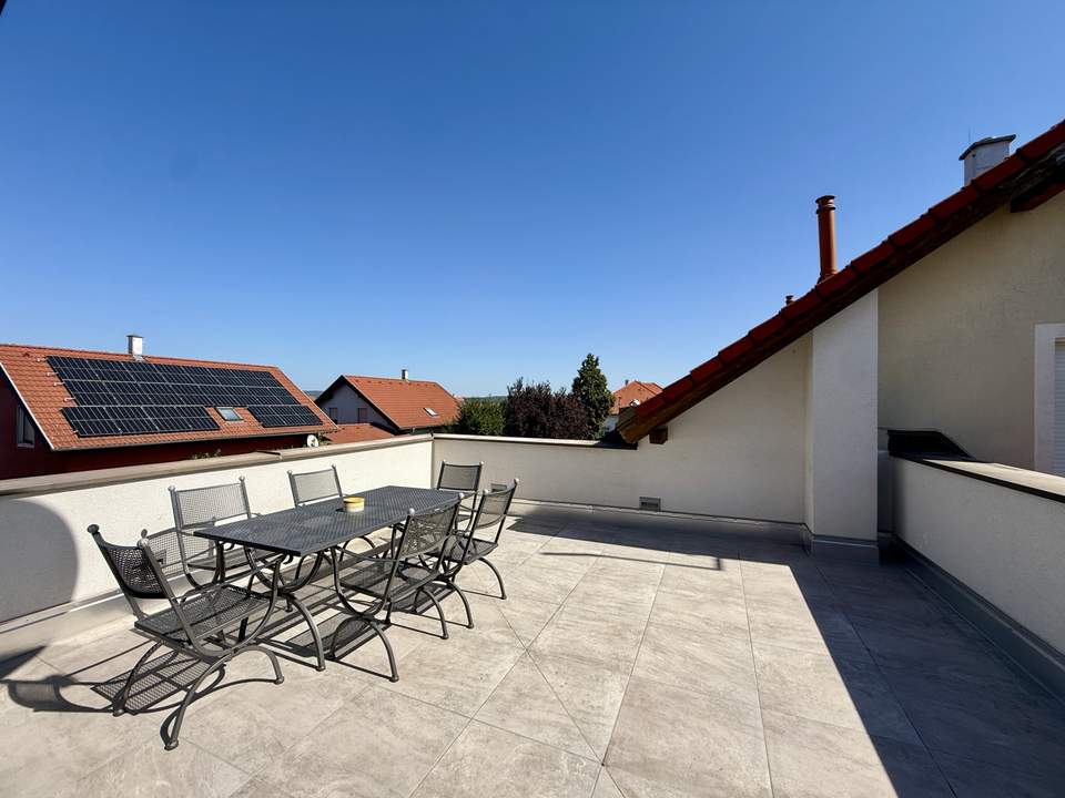 Attraktive Dachgeschoss-Wohnung mit großzügiger Terrasse