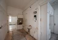**Hannovermarkt** Renovation Opportunity: 3-Room Period Apartment with Airbnb Potential