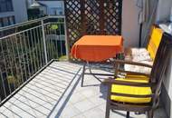 Sonnige, schöne 2 Zimmer Wohnung mit großem Balkon