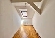 360 TOUR // DACHGESCHOSS-ALTBAUWOHNUNG IM BOTSCHAFTSVIERTEL