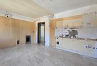 Großzügig konzipierte Wohnung * Loggia * KFZ Garagenplatz * Sauna * sanierungsbedürftig