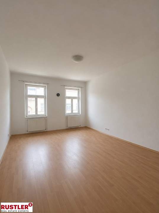 Wohnung mit Gestaltungspotenzial in revitalisiertem Zinshaus