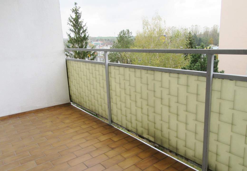 NEU RENOVIERTES 3 ZIMMER APARTMENT MIT LOGGIA
