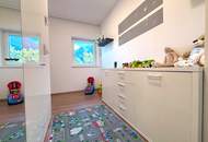 Schlitters: Kernsanierte Dachgeschosswohnung mit Balkon und Garten, 3 Schlafzimmer plus ein großer Raum für Gäste oder Homeoffice