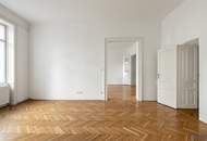 Komplett hofseitg ausgerichtete Stilaltbauwohnung im Jugendstiljuwel Schottenfelder Hof | Blick in den grünen Innenhof | Ideal auch zur WG-Nutzung