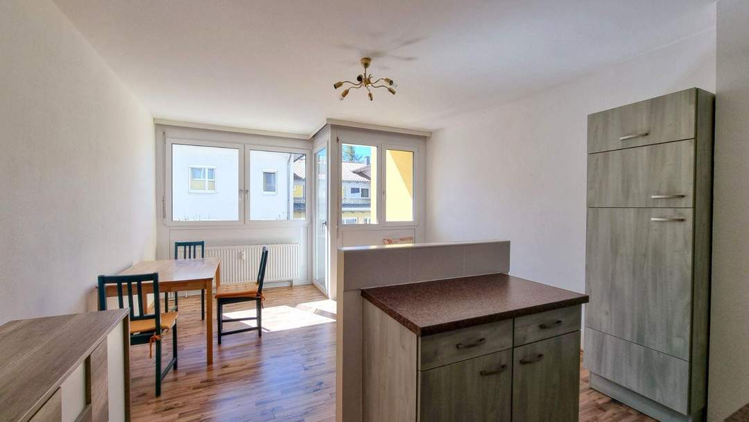 Wohnung mit Loggia und Tiefgaragenplatz direkt im Ortszentrum