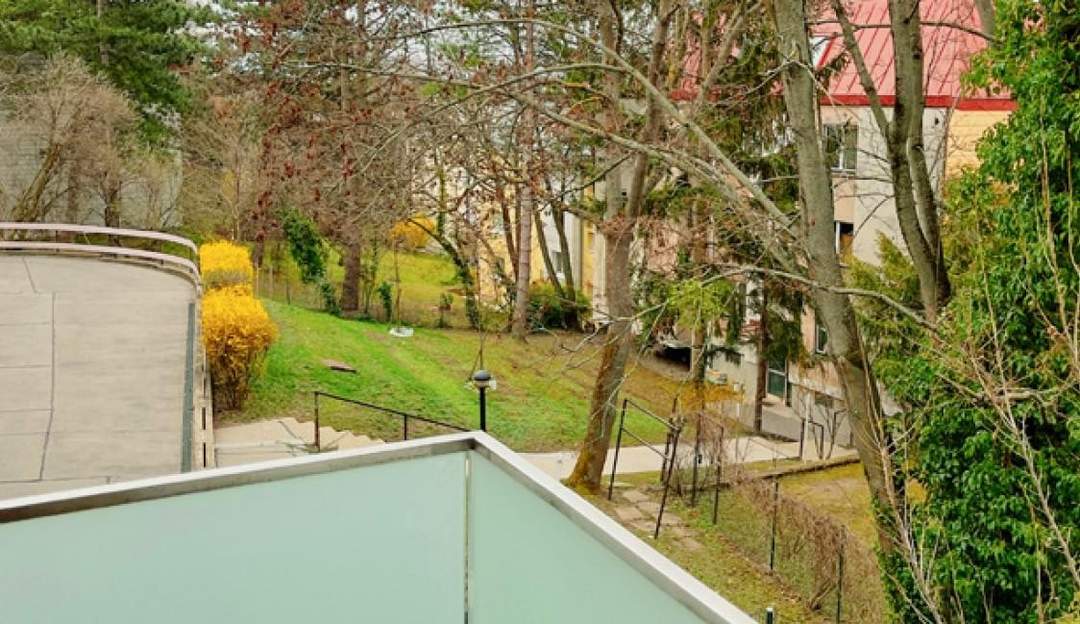 Frühstücken im Grünen: Traumwohnung mit großem SÜD-Balkon