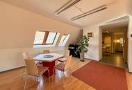 Lichtdurchflutete Dachgeschosswohnung Nähe Karmeliterplatz
