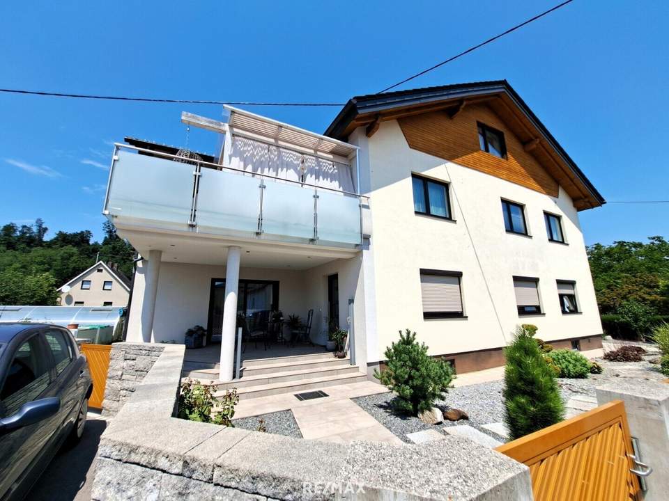 Wohnjuwel mit 2 Wohnungen (ca. 290 m² Wfl.), 2 Terrassen, Gartenareal mit Pool &amp; Poolhaus - Neuzeug