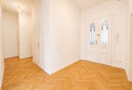 Altbau zum Verlieben – Fischgrätparkett, Stuck &amp; Lift in wunderschönem Gründerzeithaus – Jetzt entdecken!