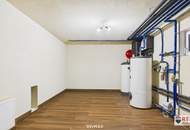 Stilvolle Villa mit gepflegtem Garten und großzügiger Garage