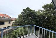 Unbefristete 3-Zimmer-DG-Wohnung mit Balkon und Grünblick // 3-Room Attic Apartment for Rent on an Unlimited Lease, with Balcony and Green Views //