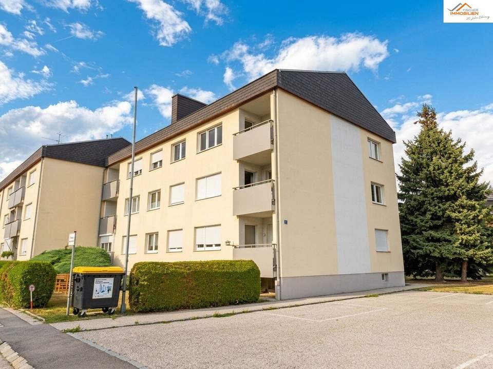 Großzügige 4-Zimmer-Mietwohnung mit Loggia und Stellplatz