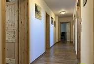 Skandinavisches Blockhaus mit Galerie, Kamin und großem Grundstück mit Fernblick