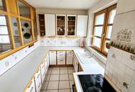 Zweifamilienhaus mit großem Grundstück und Entwicklungspotenzial in Ruhelage