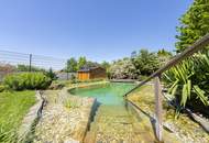 Mediterranes Wohngefühl im Weinviertel – Traumhaus mit Naturpool &amp; Weitblick
