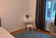 Stadt-Wohnung: Charmant sanierte Altbauwohnung im gepflegten Gründerzeithaus in absoluter Hofruhelage - unweit der Volksoper