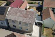 Geräumiges Einfamilienhaus mit Innenhof und Pool in Reichersdorf