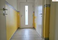 Modernes Niedrigenergie-Reihenhaus mit Garten, Terrasse und zwei Stellplätzen in ruhiger Lage von Theresienfeld