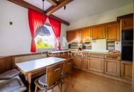 Tolles Familiendomizil mit viel Platz in grüner Lage mit Swimming-Pool, Sauna, Garten.
