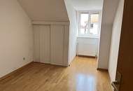 3 Zimmer mit Balkon inklusive Tiefgaragen-Stellplatz, Hoflage!