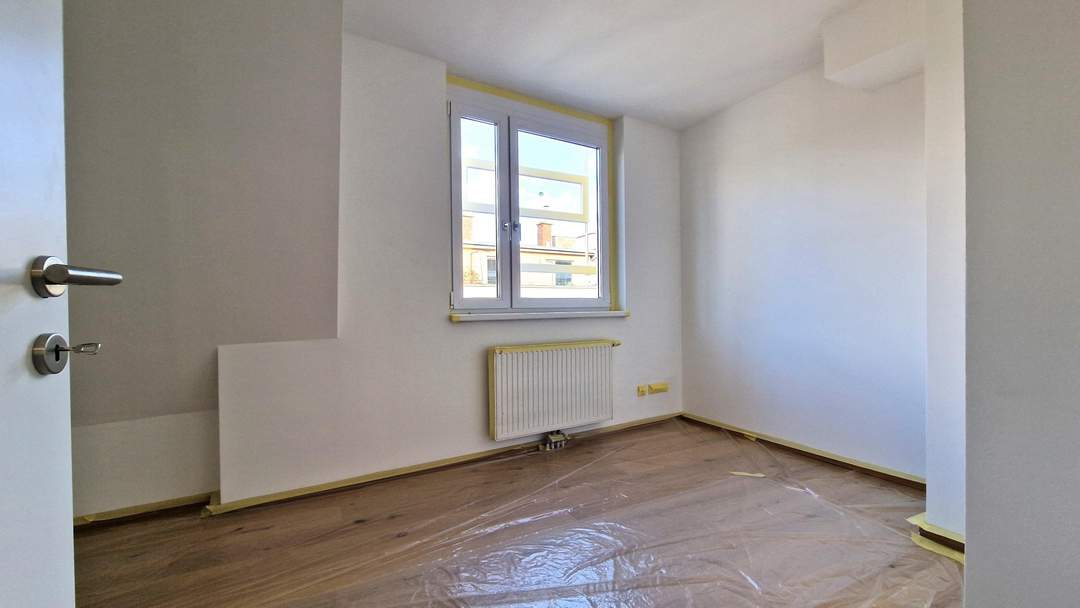 ERSTBEZUG nach Sanierung: 4-Zimmer DG-Terrassenwohnung - Grenze 9.Bezirk - U6 Nähe!!