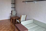 Renovierungsbedürftige 4 Zimmer Wohnung mit Loggia