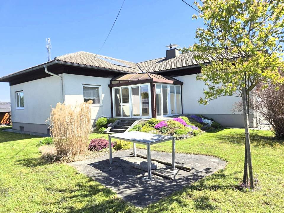 Gepflegter, bezugsfertiger 6-Zimmer-Bungalow auf 874 m² ebenem Grund