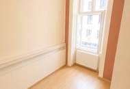 Prestigehaus Sanierungsbedürftige Altbauwohnung 3 Zimmer