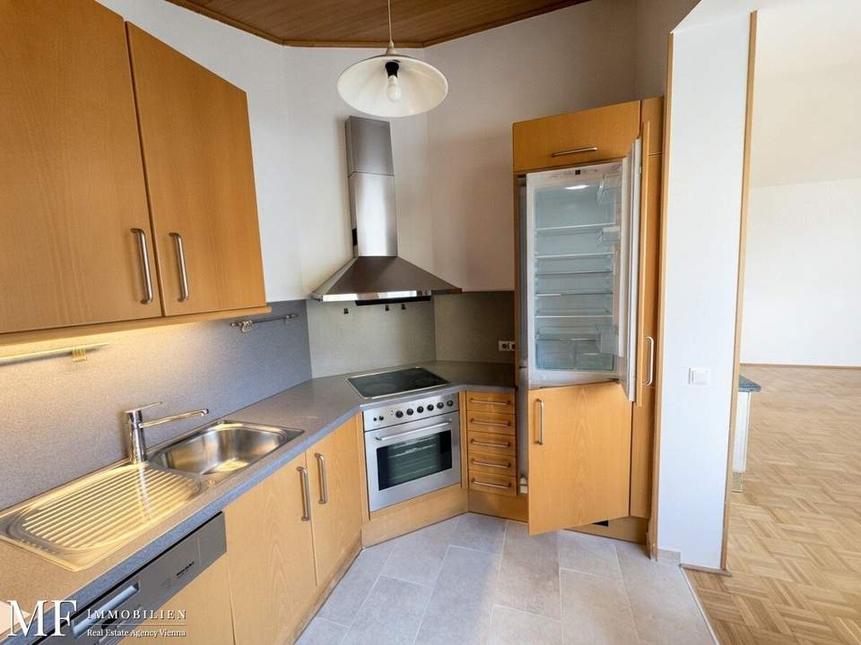 Moderne Dachgeschoßwohnung mit Terrasse, Garage, Klimaanlage