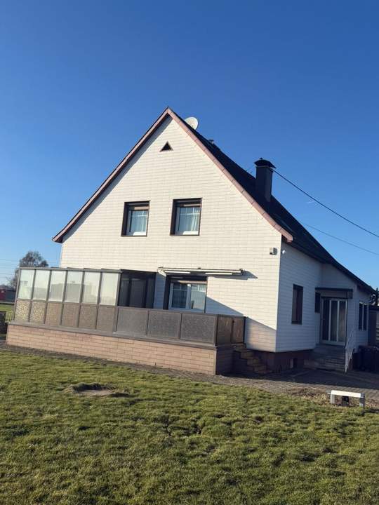 EIN sanierungsbedürftiges BESTANDSHAUS auf ZWEI gut geschnittenen BAUPARZELLEN