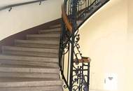 "Jugendstil-Wohnung mit flexibel teilbarem Wohn-/Seminarraum und 165 m2 eigener Freifläche"