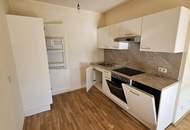 Kleine 2 Zimmerwohnung mit großem Westbalkon und Einbauküche!