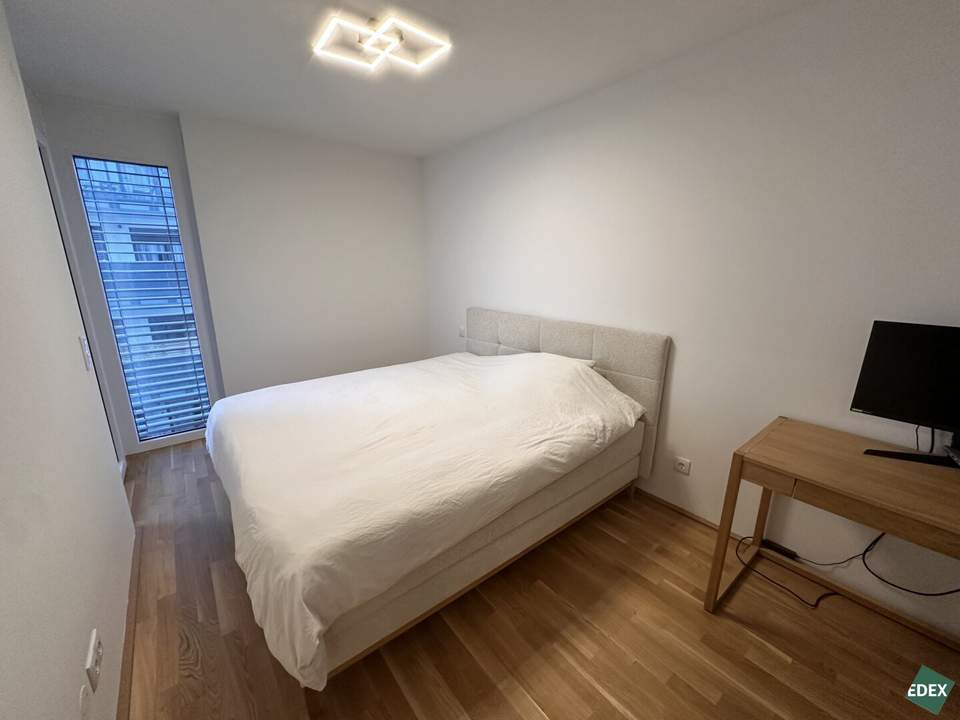 Helle 2-Zimmer-Balkonwohnung ab 01.12., wenige Schritte zur U1 Rennbahnweg