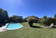 Tolles Zweifamilienhaus mit Einliegerwohnung, sonniger Terrasse, Keller, Doppelgarage und Pool!