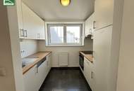 Moderne Dachgeschosswohnung mit großer Terrasse nahe Arthaberplatz in ruhiger Seitengasse! Hohe Decken und Traumbad mit Fenster