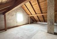 Großes Einfamilienhaus mit Veranda und Wirtschaftsanbau mit uneinsichtigen Garten + Ausbaupotential!