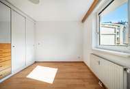 GRÜNBLICK von der eigenen TERRASSE! Gepflegter Neubau mit Fernwärme - inklusive Garagenstellplatz!