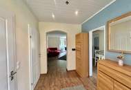 Großzügiges Wohnhaus mit Pool, Heimkino und Sauna in ruhiger Lage!
