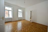 Großzügige Altbauwohnung mit kleinem Balkon in repräsentativen Stilaltbau