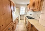 "Haus mit Garten, Pool, und Garage"