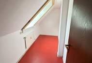 Schöne helle Dachgeschosswohnung in zentraler Lage