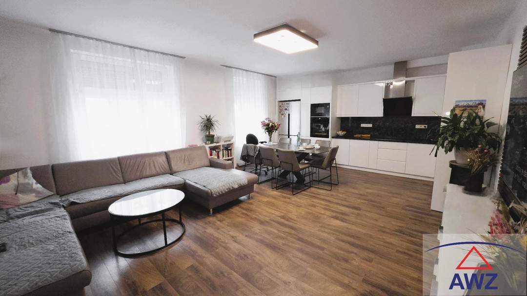 Schöne gepflegte Familienwohnung - Euro 4190.-/m²!