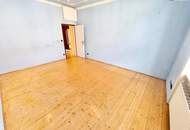 Entzückende Altbauwohnung mit Sanierungsbedarf! Balkon optional möglich! Grüner Innenhof + Ruhelage + Schönes Altbauhaus! Jetzt selbst gestalten und einziehen!