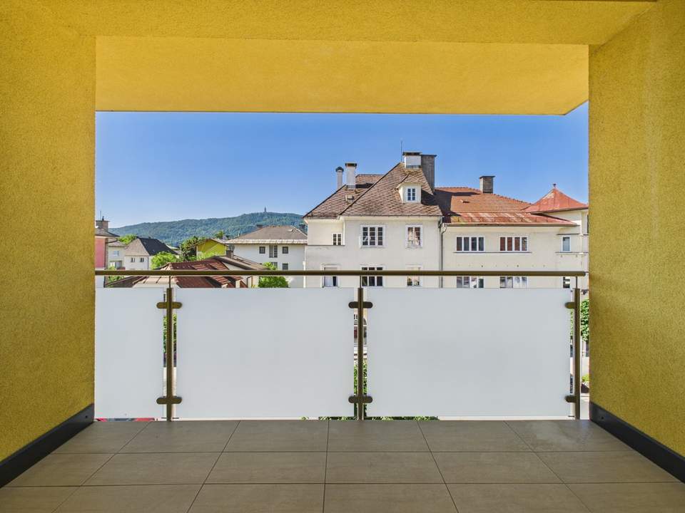 Sonnige & neuwertige 2-Zimmer-Wohnung samt Loggia im Zentrum von Pörtschach mit Pyramidenkogel Blick